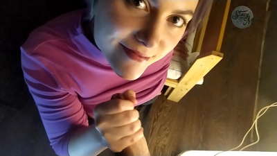 ડિક પ્લોટ અને સારી ઊંડા ગલ્પ સાથે લાક્ષણિક રશિયન હોમ પોર્ન